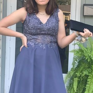 A-Line V-neck Knee-Length Chiffon Homecoming Dress With Lace Beading